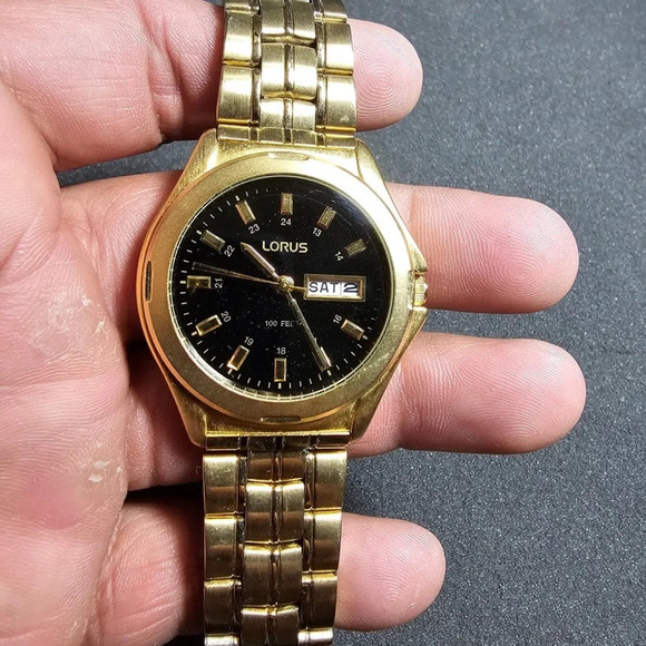 Lorus Mens Quartz Watch Gold Tone Black Day Date Dial LR 0241 WR 30M working - Picture 1 of 9